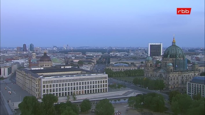 Archiv Foto Webcam Berlin: Rotes Rathaus und Berliner Dom