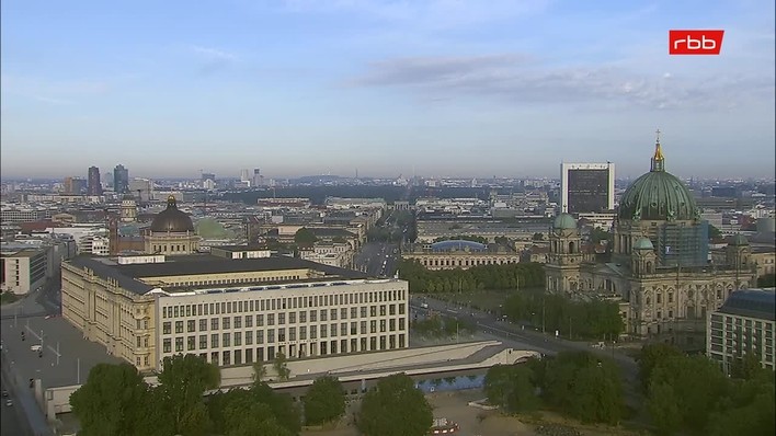 Archiv Foto Webcam Berlin: Rotes Rathaus und Berliner Dom