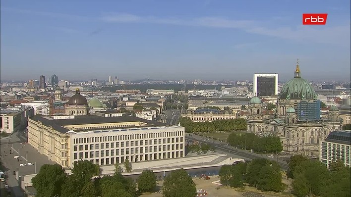 Archiv Foto Webcam Berlin: Rotes Rathaus und Berliner Dom