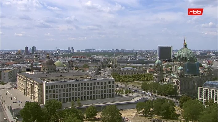 Archiv Foto Webcam Berlin: Rotes Rathaus und Berliner Dom