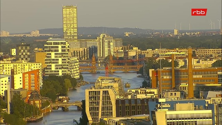 Archiv Foto Webcam Berlin: Rotes Rathaus und Berliner Dom