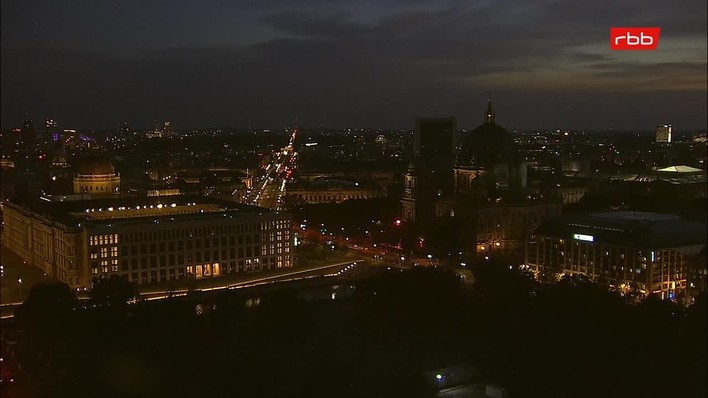 Archiv Foto Webcam Berlin: Rotes Rathaus und Berliner Dom
