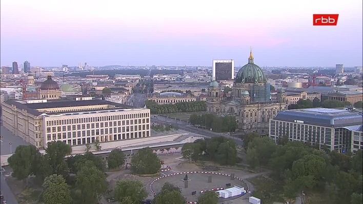 Archiv Foto Webcam Berlin: Rotes Rathaus und Berliner Dom