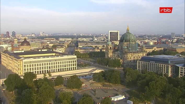 Archiv Foto Webcam Berlin: Rotes Rathaus und Berliner Dom