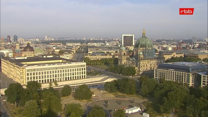 Archiv Foto Webcam Berlin: Rotes Rathaus und Berliner Dom