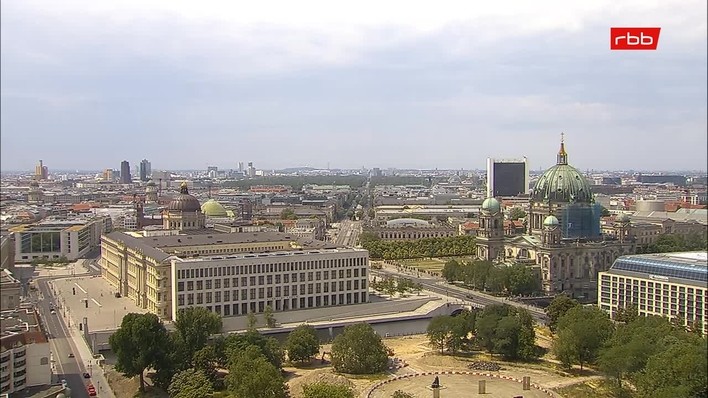 Archiv Foto Webcam Berlin: Rotes Rathaus und Berliner Dom