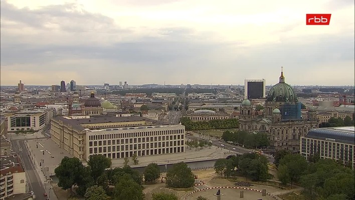 Archiv Foto Webcam Berlin: Rotes Rathaus und Berliner Dom