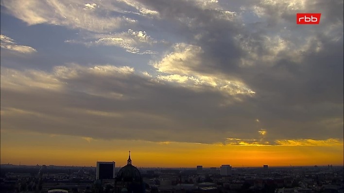 Archiv Foto Webcam Berlin: Rotes Rathaus und Berliner Dom