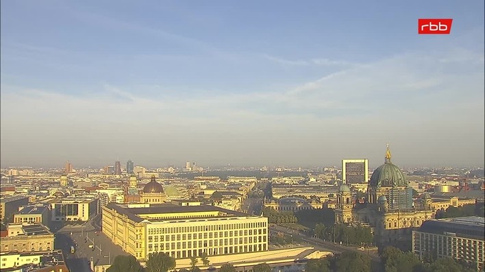 Archiv Foto Webcam Berlin: Rotes Rathaus und Berliner Dom