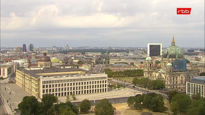 Archiv Foto Webcam Berlin: Rotes Rathaus und Berliner Dom