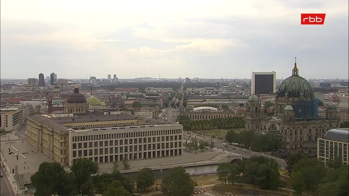Archiv Foto Webcam Berlin: Rotes Rathaus und Berliner Dom