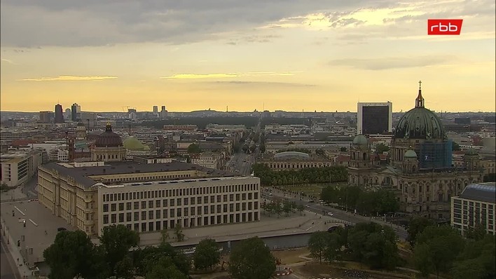 Archiv Foto Webcam Berlin: Rotes Rathaus und Berliner Dom