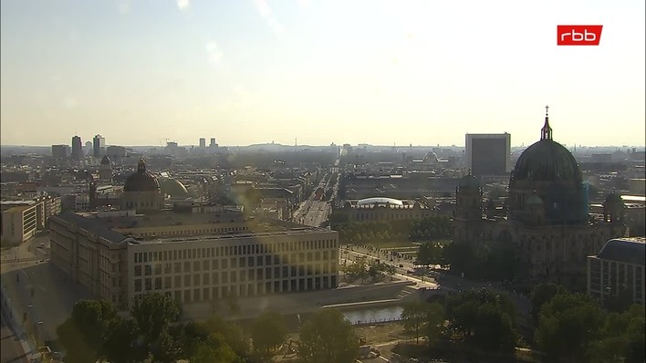 Archiv Foto Webcam Berlin: Rotes Rathaus und Berliner Dom