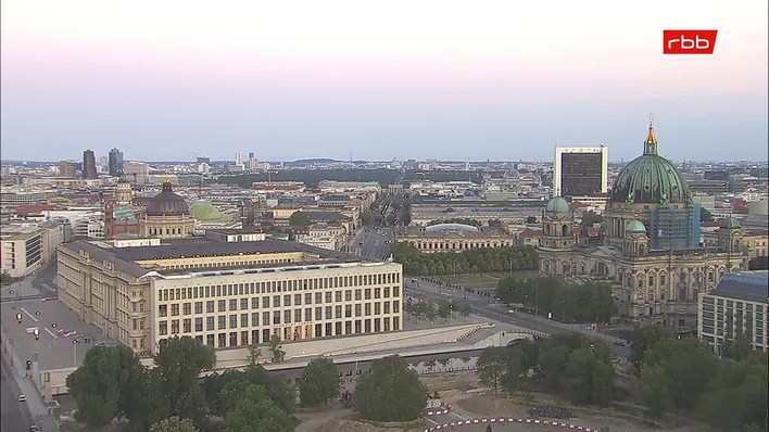 Archiv Foto Webcam Berlin: Rotes Rathaus und Berliner Dom