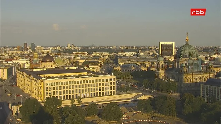 Archiv Foto Webcam Berlin: Rotes Rathaus und Berliner Dom