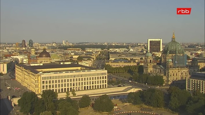 Archiv Foto Webcam Berlin: Rotes Rathaus und Berliner Dom