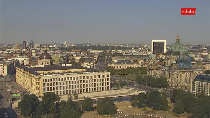 Archiv Foto Webcam Berlin: Rotes Rathaus und Berliner Dom