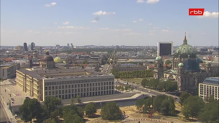 Archiv Foto Webcam Berlin: Rotes Rathaus und Berliner Dom