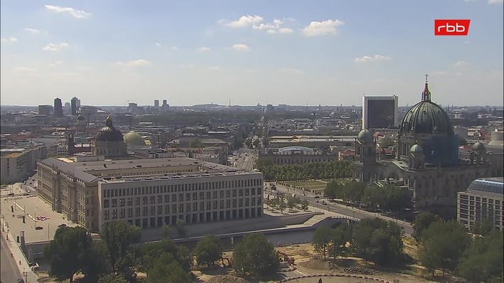 Archiv Foto Webcam Berlin: Rotes Rathaus und Berliner Dom