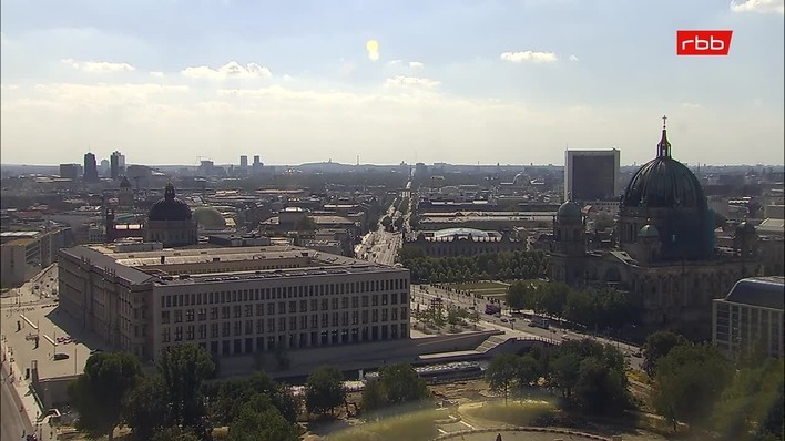Archiv Foto Webcam Berlin: Rotes Rathaus und Berliner Dom