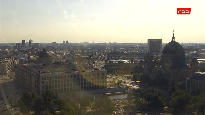 Archiv Foto Webcam Berlin: Rotes Rathaus und Berliner Dom