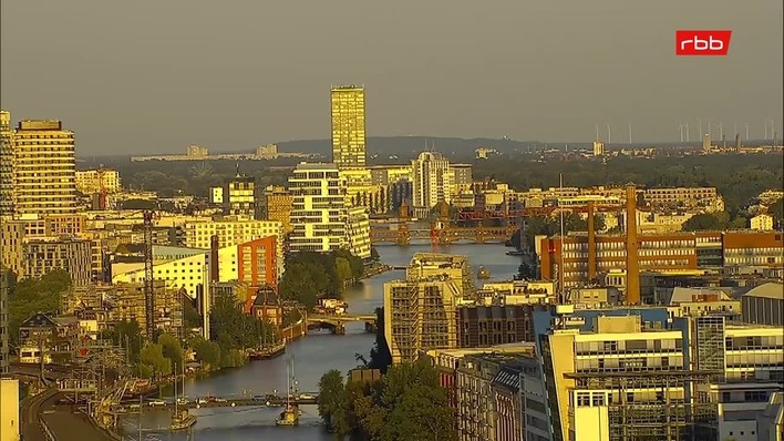 Archiv Foto Webcam Berlin: Rotes Rathaus und Berliner Dom