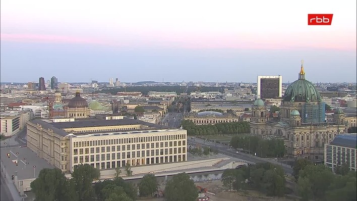 Archiv Foto Webcam Berlin: Rotes Rathaus und Berliner Dom