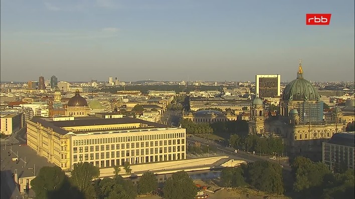 Archiv Foto Webcam Berlin: Rotes Rathaus und Berliner Dom
