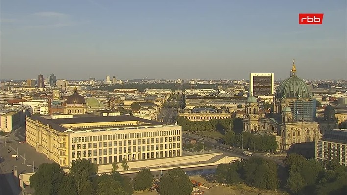 Archiv Foto Webcam Berlin: Rotes Rathaus und Berliner Dom
