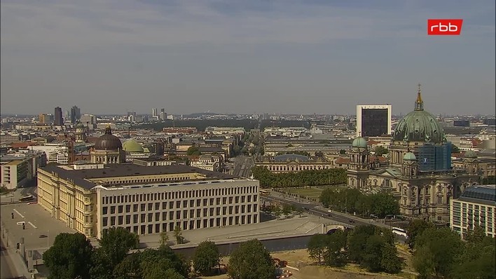 Archiv Foto Webcam Berlin: Rotes Rathaus und Berliner Dom