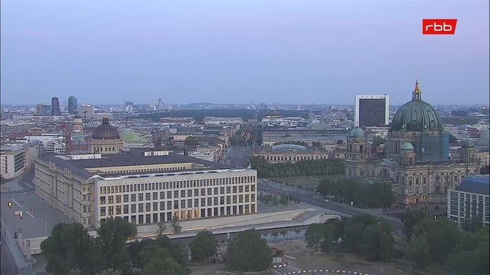 Archiv Foto Webcam Berlin: Rotes Rathaus und Berliner Dom