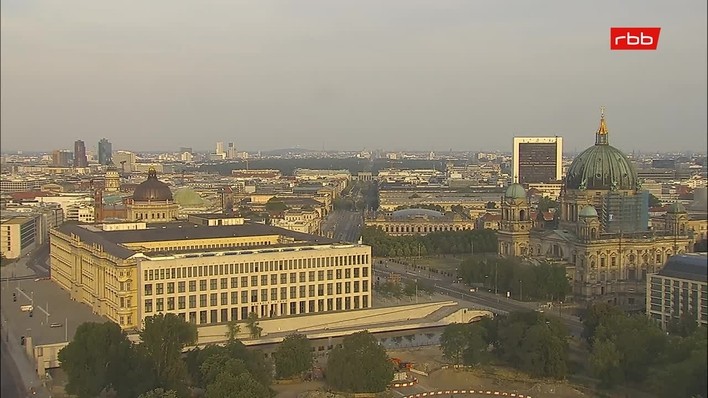 Archiv Foto Webcam Berlin: Rotes Rathaus und Berliner Dom