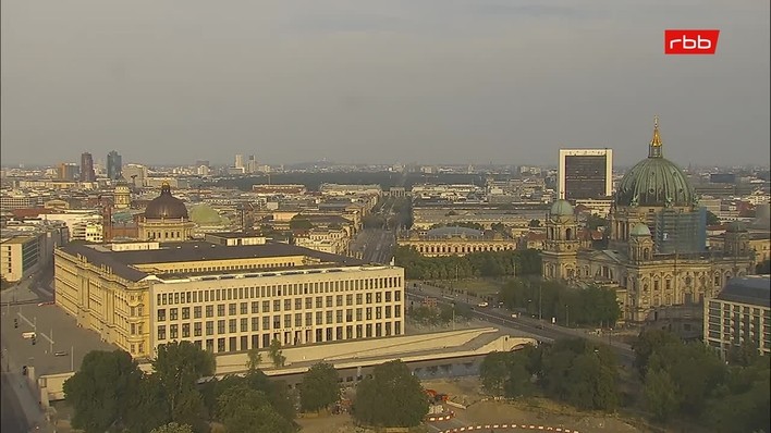 Archiv Foto Webcam Berlin: Rotes Rathaus und Berliner Dom