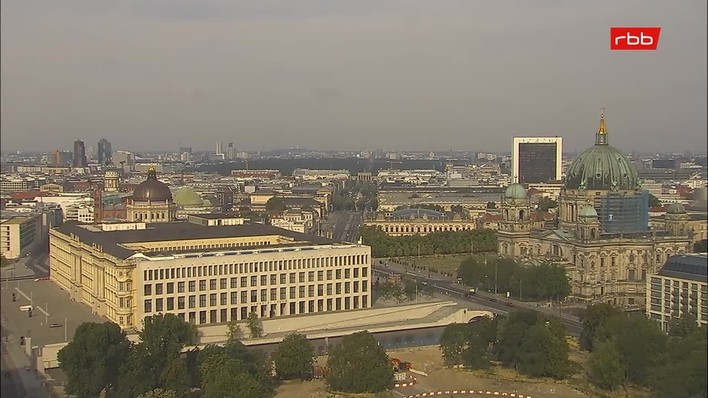 Archiv Foto Webcam Berlin: Rotes Rathaus und Berliner Dom