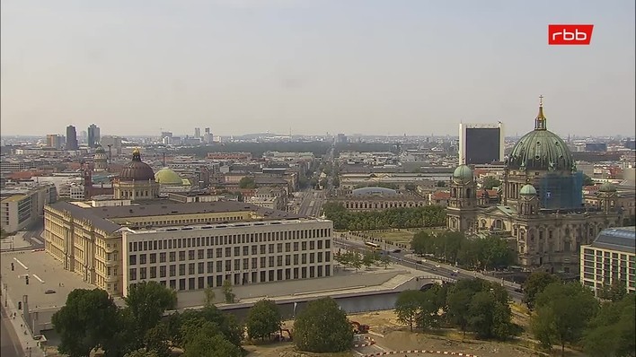 Archiv Foto Webcam Berlin: Rotes Rathaus und Berliner Dom