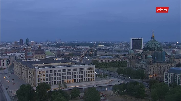 Archiv Foto Webcam Berlin: Rotes Rathaus und Berliner Dom