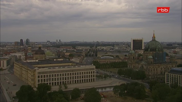 Archiv Foto Webcam Berlin: Rotes Rathaus und Berliner Dom