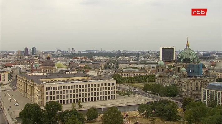 Archiv Foto Webcam Berlin: Rotes Rathaus und Berliner Dom
