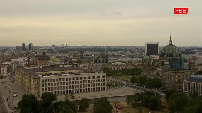 Archiv Foto Webcam Berlin: Rotes Rathaus und Berliner Dom