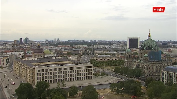 Archiv Foto Webcam Berlin: Rotes Rathaus und Berliner Dom