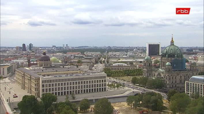 Archiv Foto Webcam Berlin: Rotes Rathaus und Berliner Dom