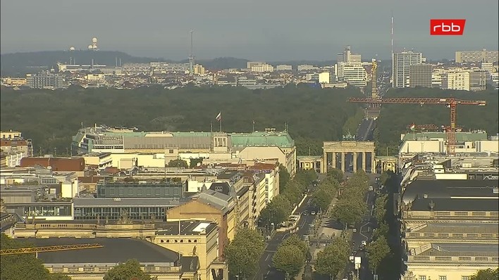 Archiv Foto Webcam Berlin: Rotes Rathaus und Berliner Dom