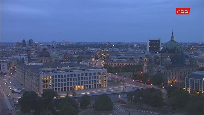 Archiv Foto Webcam Berlin: Rotes Rathaus und Berliner Dom