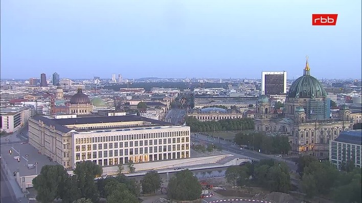 Archiv Foto Webcam Berlin: Rotes Rathaus und Berliner Dom