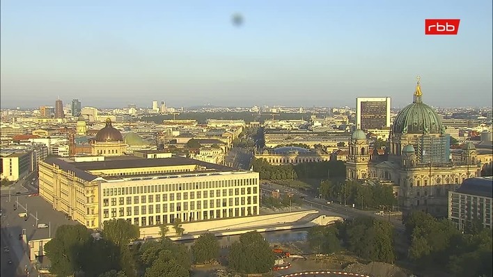 Archiv Foto Webcam Berlin: Rotes Rathaus und Berliner Dom