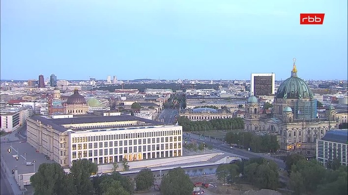Archiv Foto Webcam Berlin: Rotes Rathaus und Berliner Dom