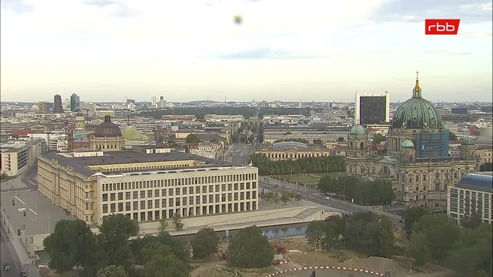 Archiv Foto Webcam Berlin: Rotes Rathaus und Berliner Dom