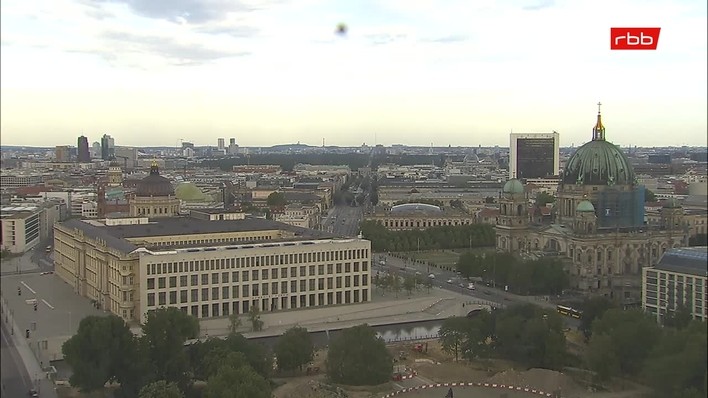 Archiv Foto Webcam Berlin: Rotes Rathaus und Berliner Dom