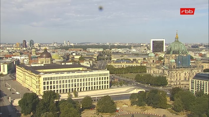 Archiv Foto Webcam Berlin: Rotes Rathaus und Berliner Dom