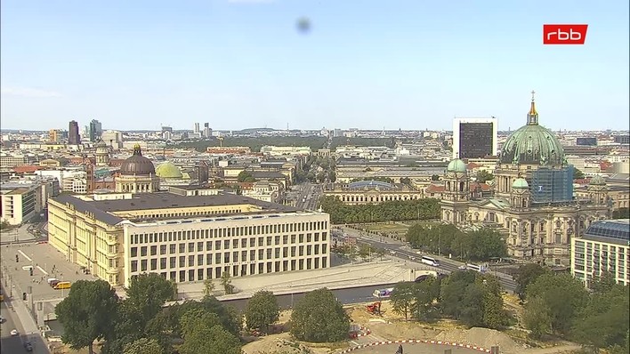 Archiv Foto Webcam Berlin: Rotes Rathaus und Berliner Dom
